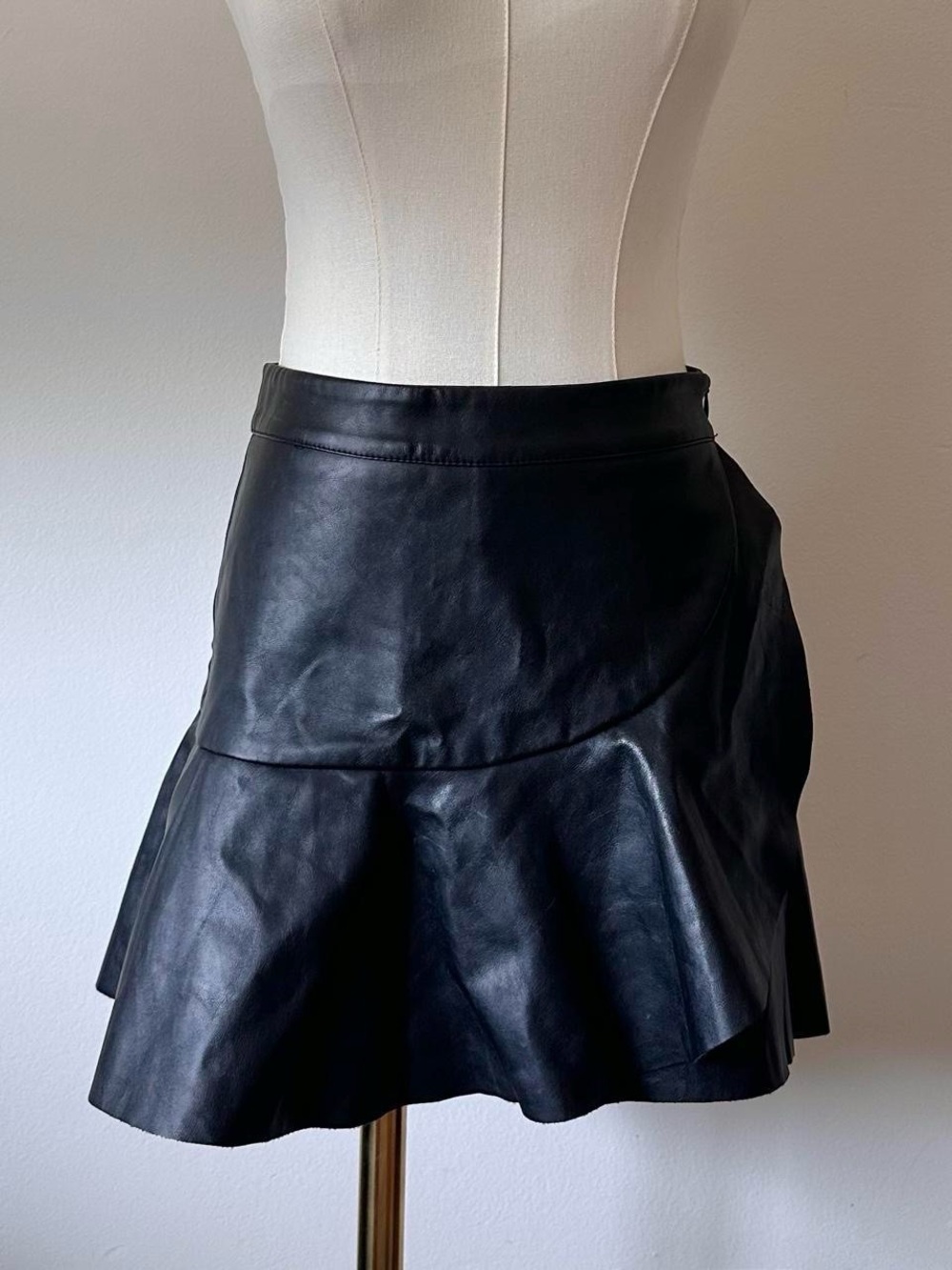 Vestique Black Faux Leather Ruffled Asymmetrical Mini Skort (SMALL)